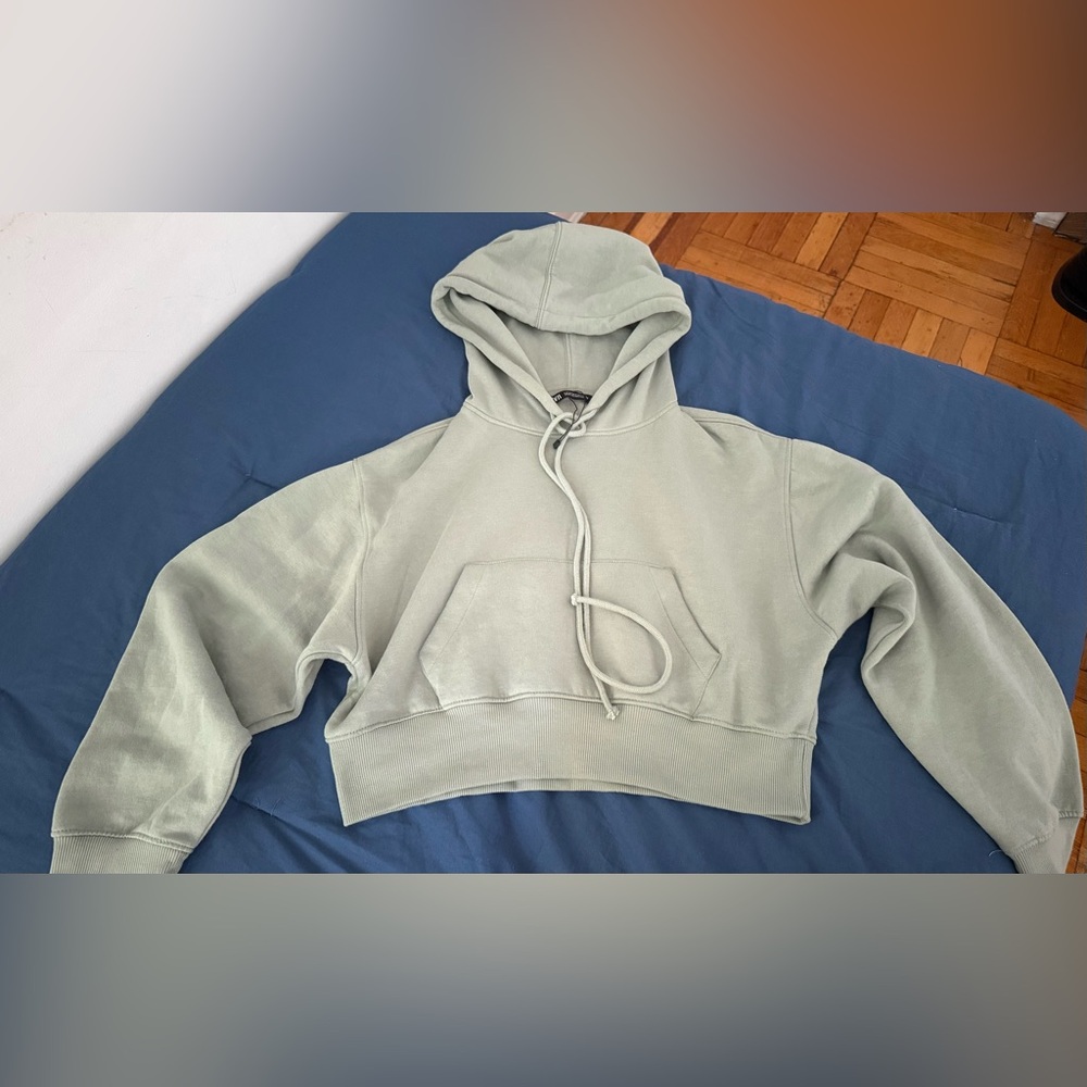 Zara women sage green crop hoodie size M